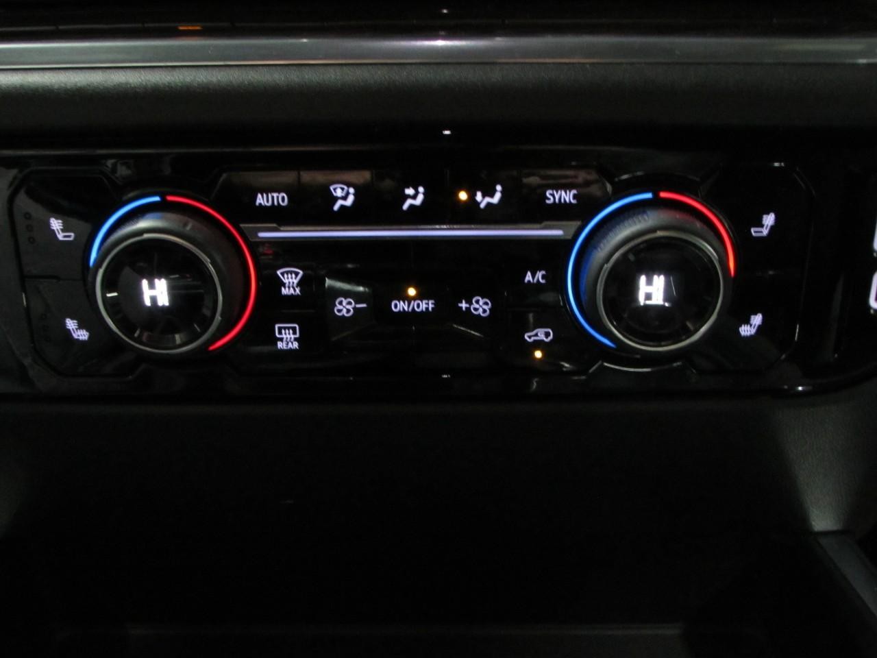 Chevrolet Silverado 1500 Vehicle Full-screen Gallery Image 29
