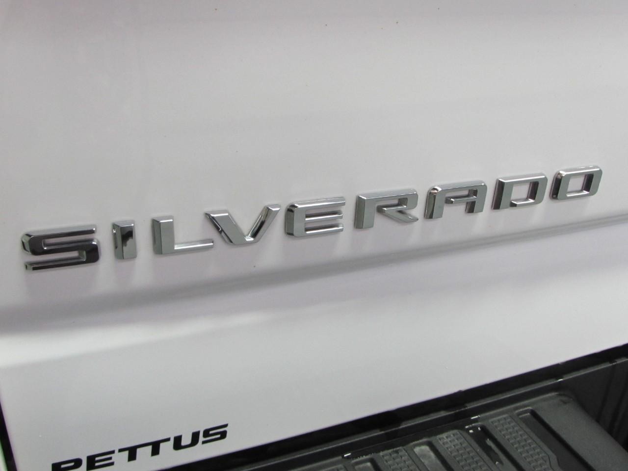 Chevrolet Silverado 1500 Vehicle Full-screen Gallery Image 32