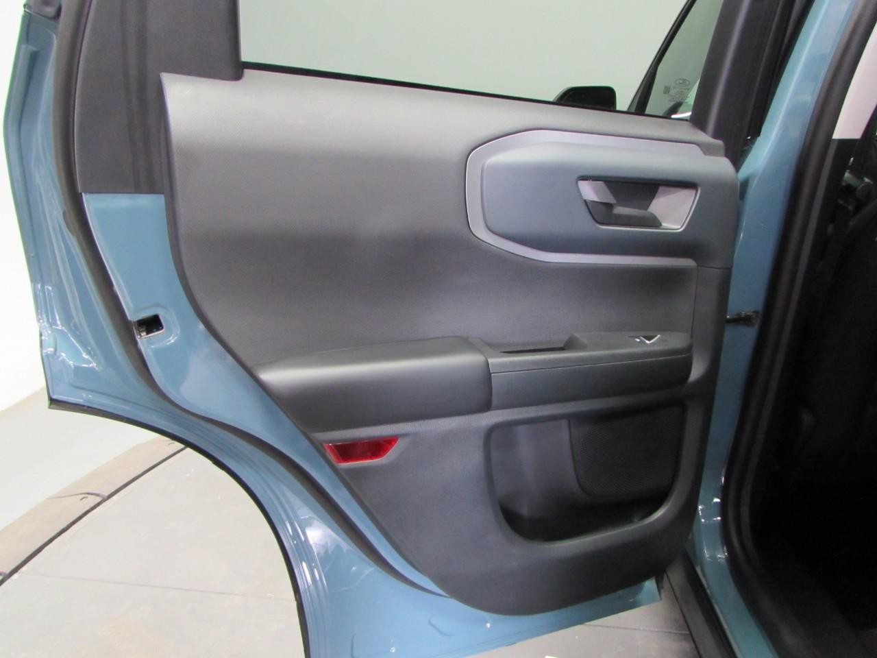 Ford Bronco Sport Vehicle Full-screen Gallery Image 14