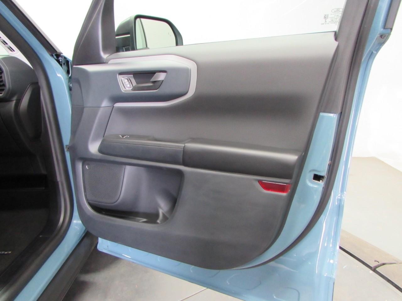 Ford Bronco Sport Vehicle Full-screen Gallery Image 16