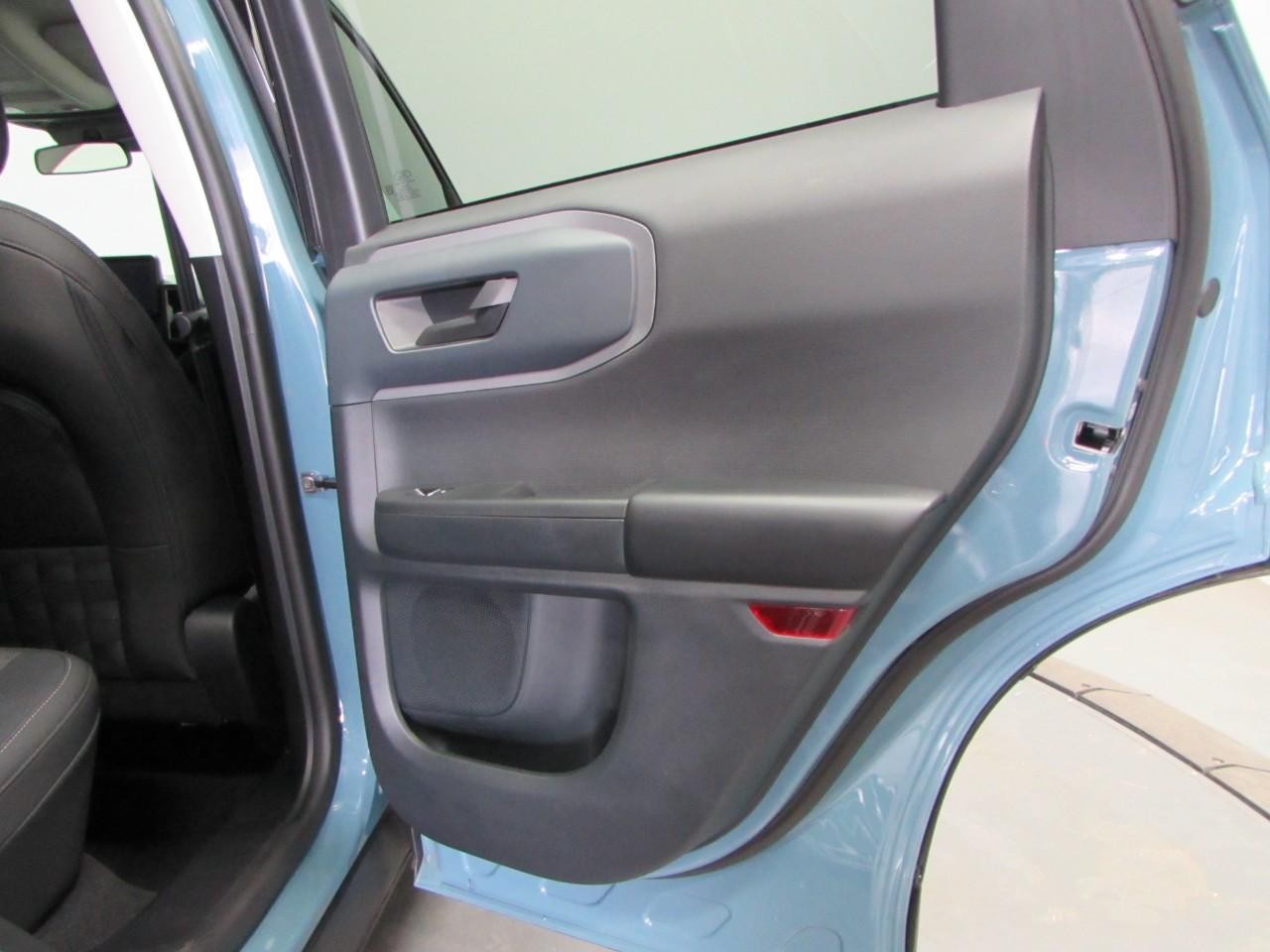 Ford Bronco Sport Vehicle Full-screen Gallery Image 18