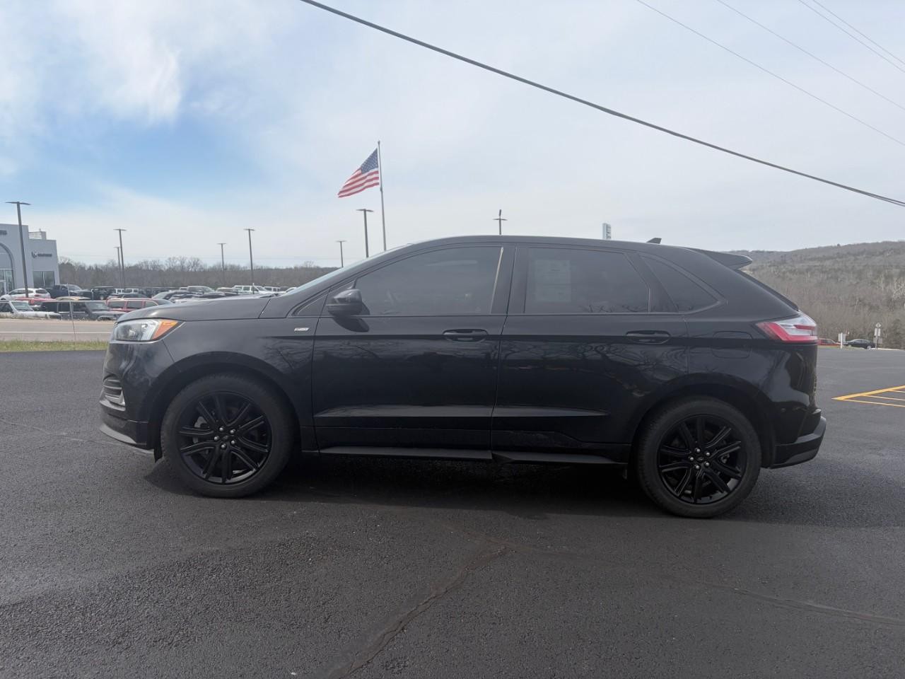 Ford Edge Vehicle Full-screen Gallery Image 02