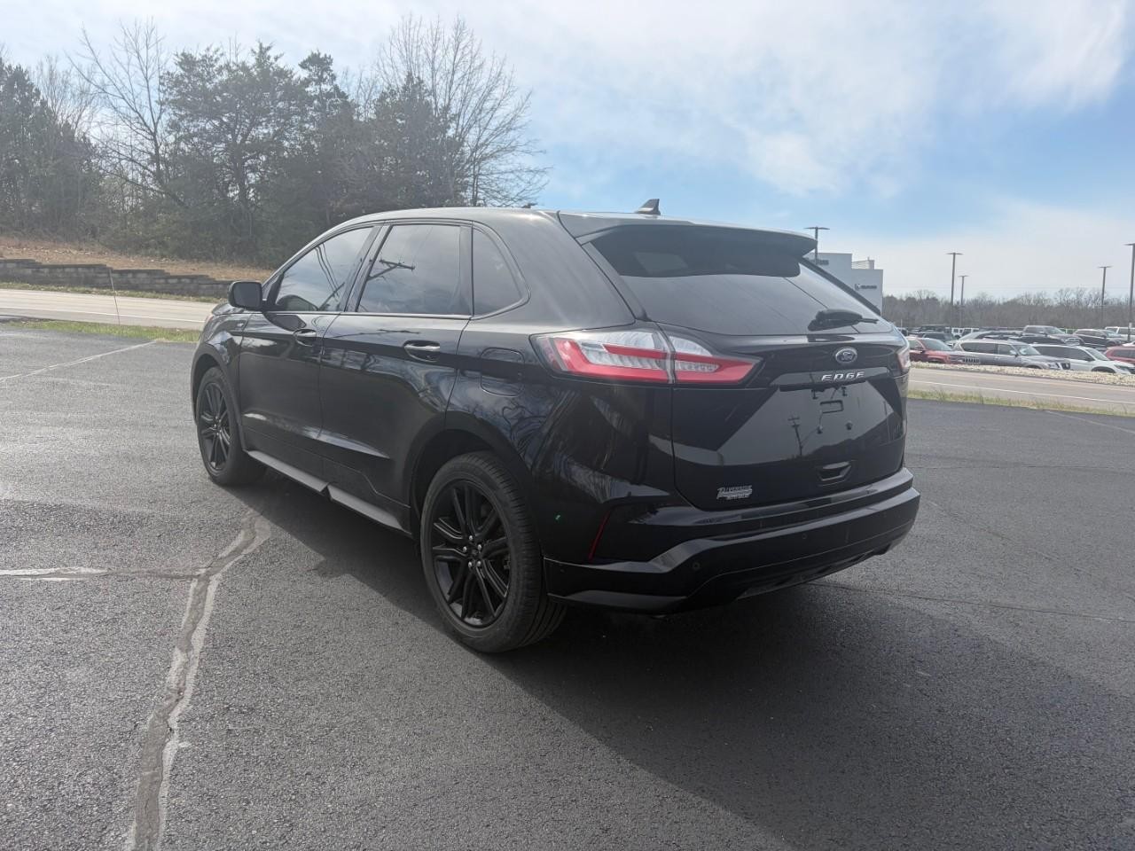 Ford Edge Vehicle Full-screen Gallery Image 03