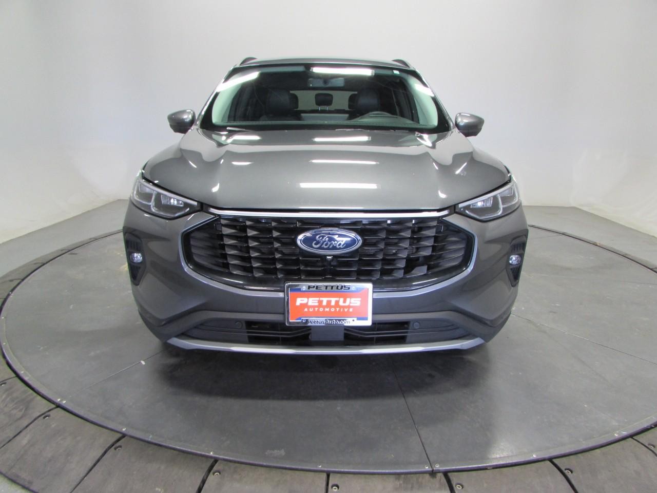 Ford Escape Plug-In Hybrid Vehicle Full-screen Gallery Image 02