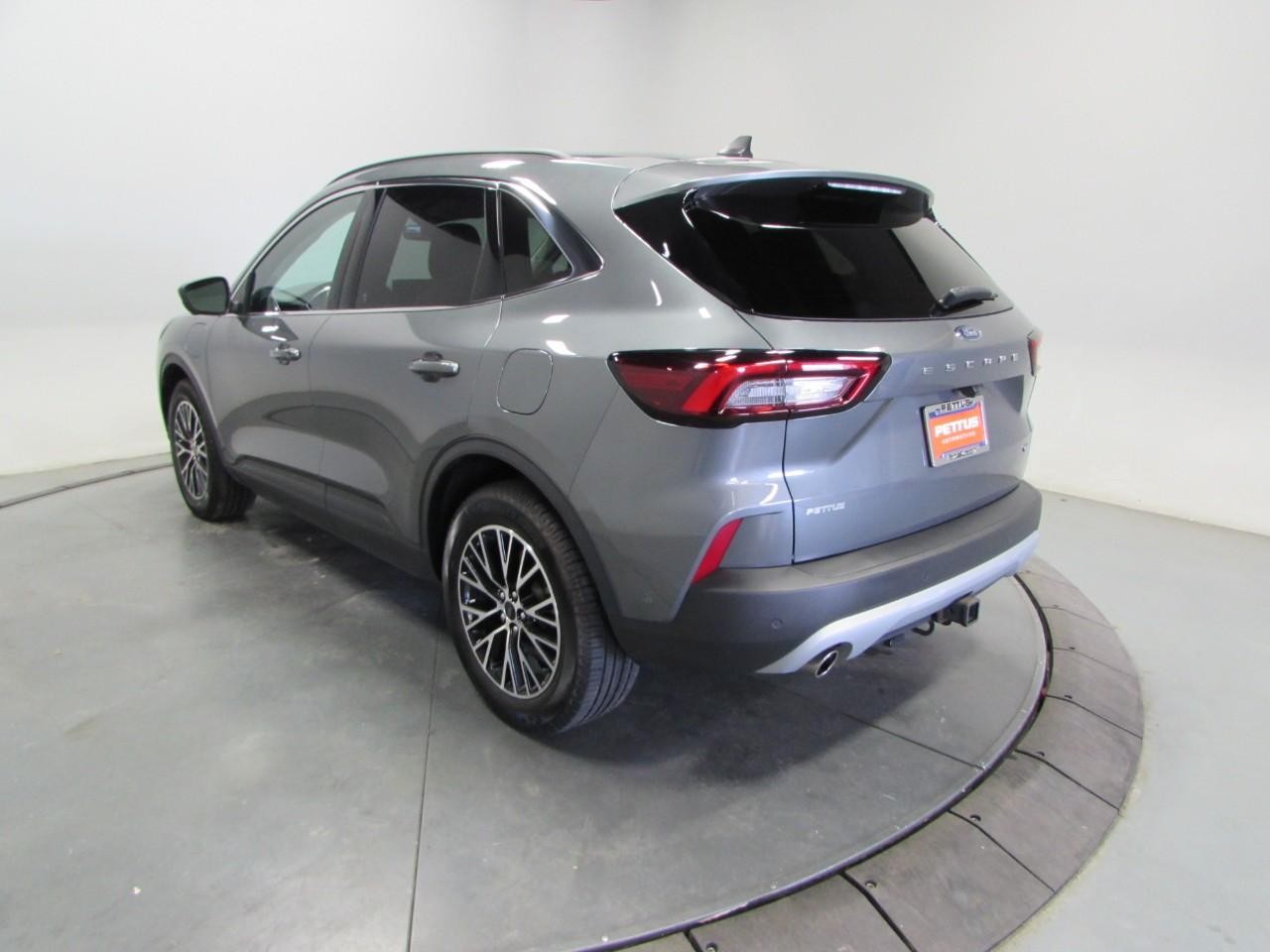 Ford Escape Plug-In Hybrid Vehicle Full-screen Gallery Image 05