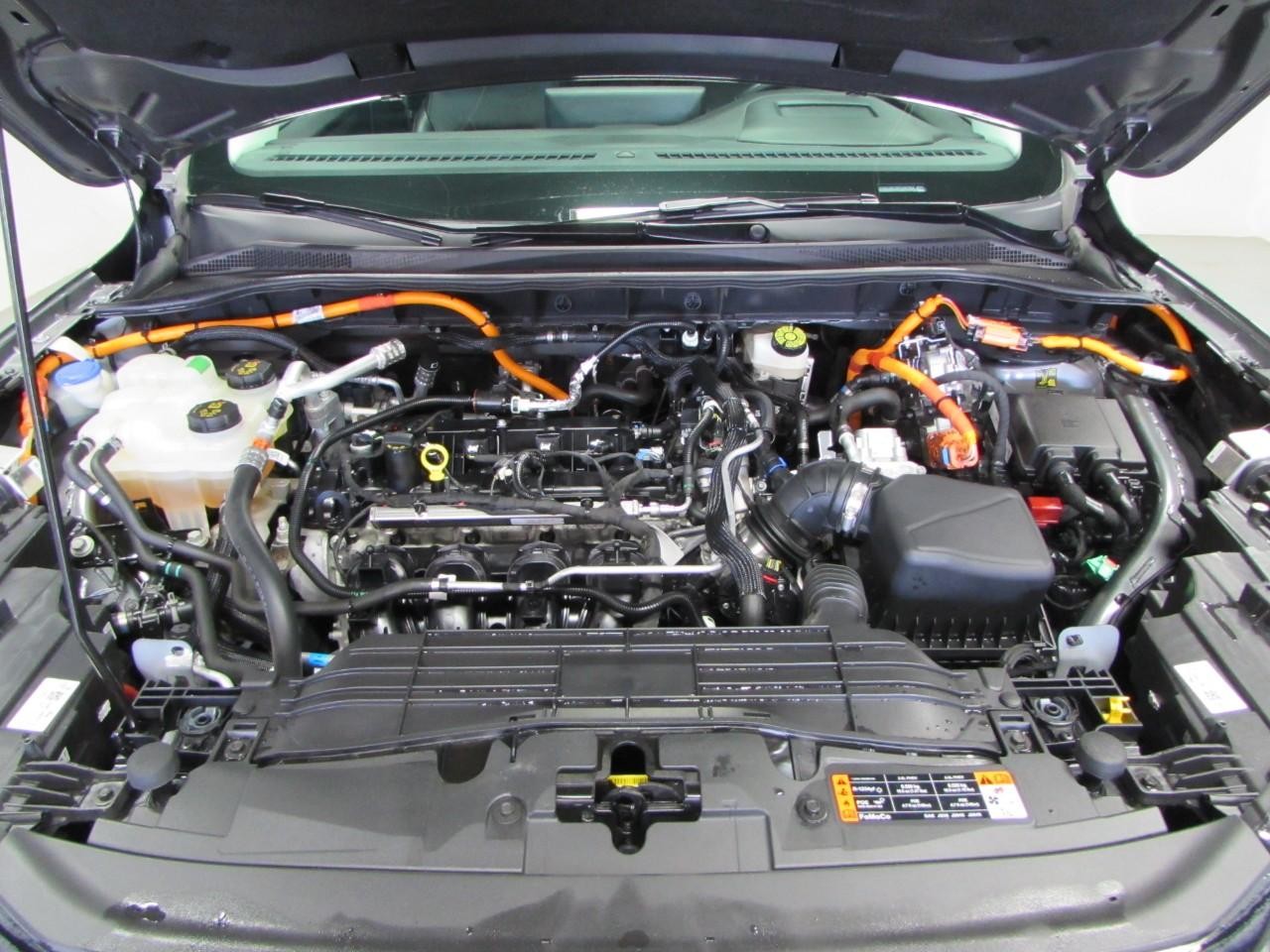 Ford Escape Plug-In Hybrid Vehicle Full-screen Gallery Image 10