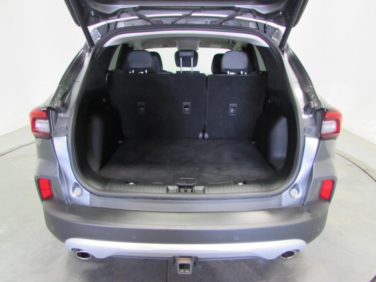 Ford Escape Plug-In Hybrid Vehicle Full-screen Gallery Image 11