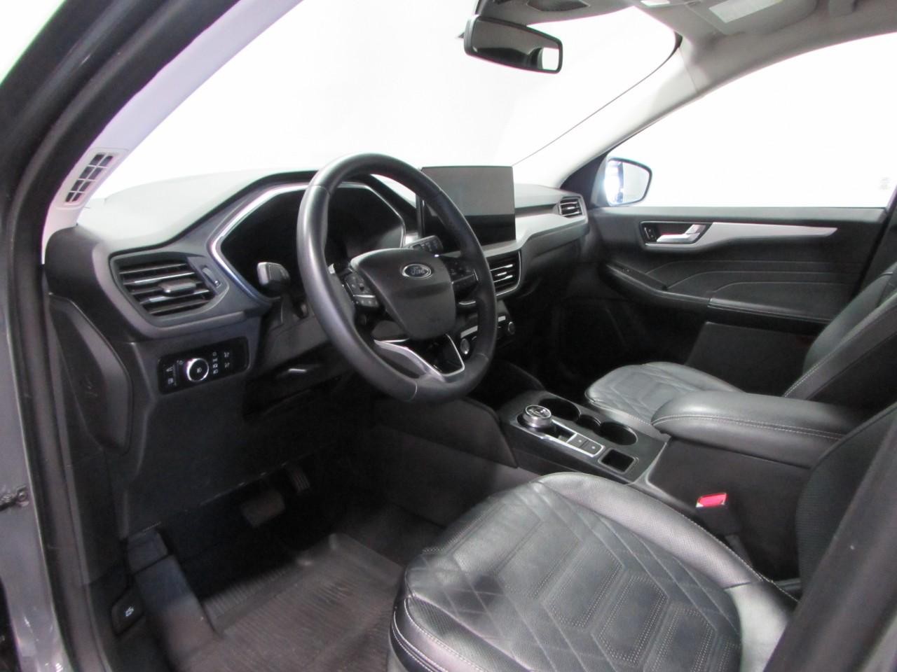 Ford Escape Plug-In Hybrid Vehicle Full-screen Gallery Image 13