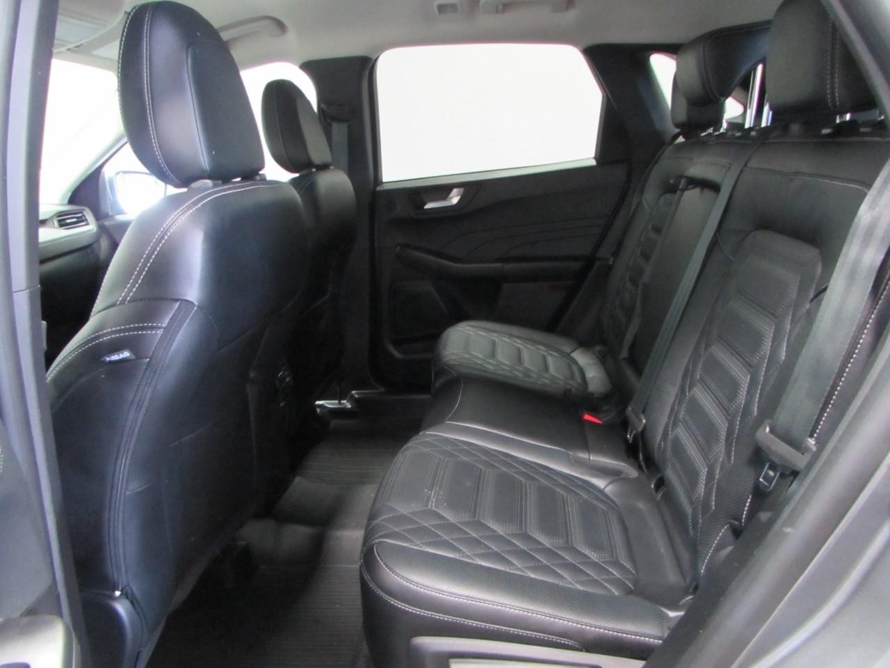 Ford Escape Plug-In Hybrid Vehicle Full-screen Gallery Image 15