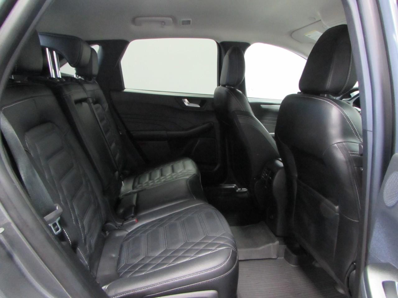 Ford Escape Plug-In Hybrid Vehicle Full-screen Gallery Image 19