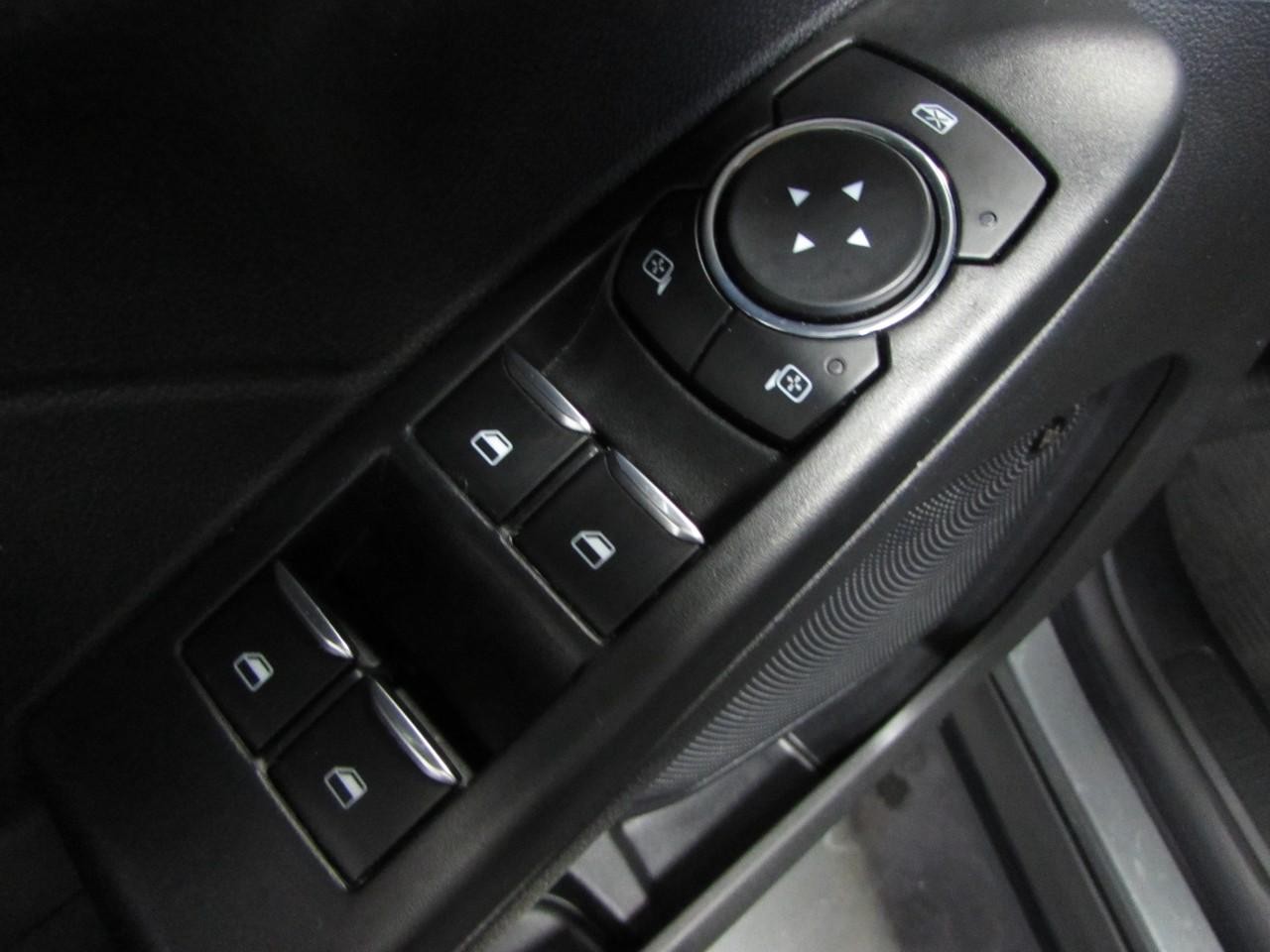 Ford Escape Plug-In Hybrid Vehicle Full-screen Gallery Image 20