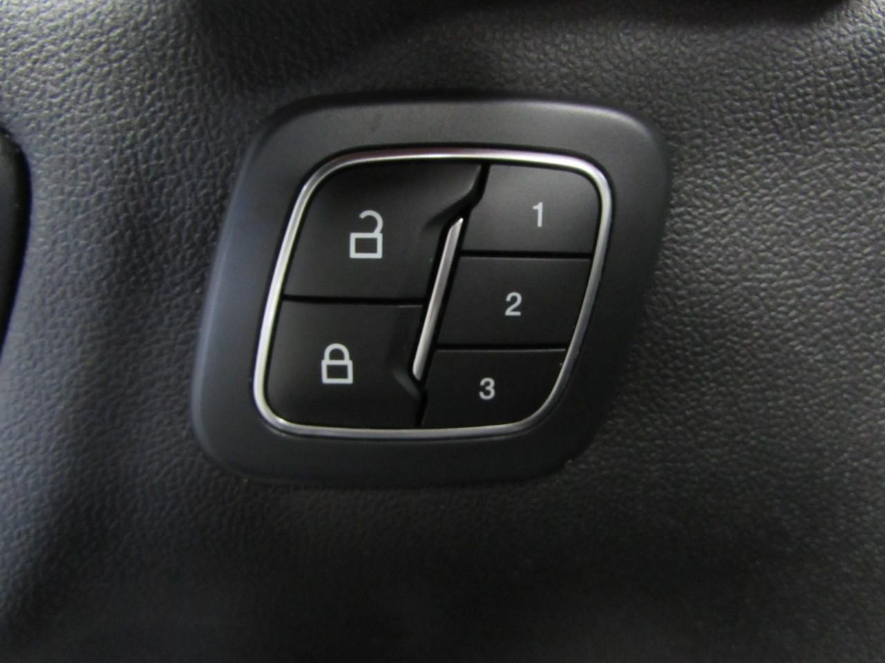 Ford Escape Plug-In Hybrid Vehicle Full-screen Gallery Image 21