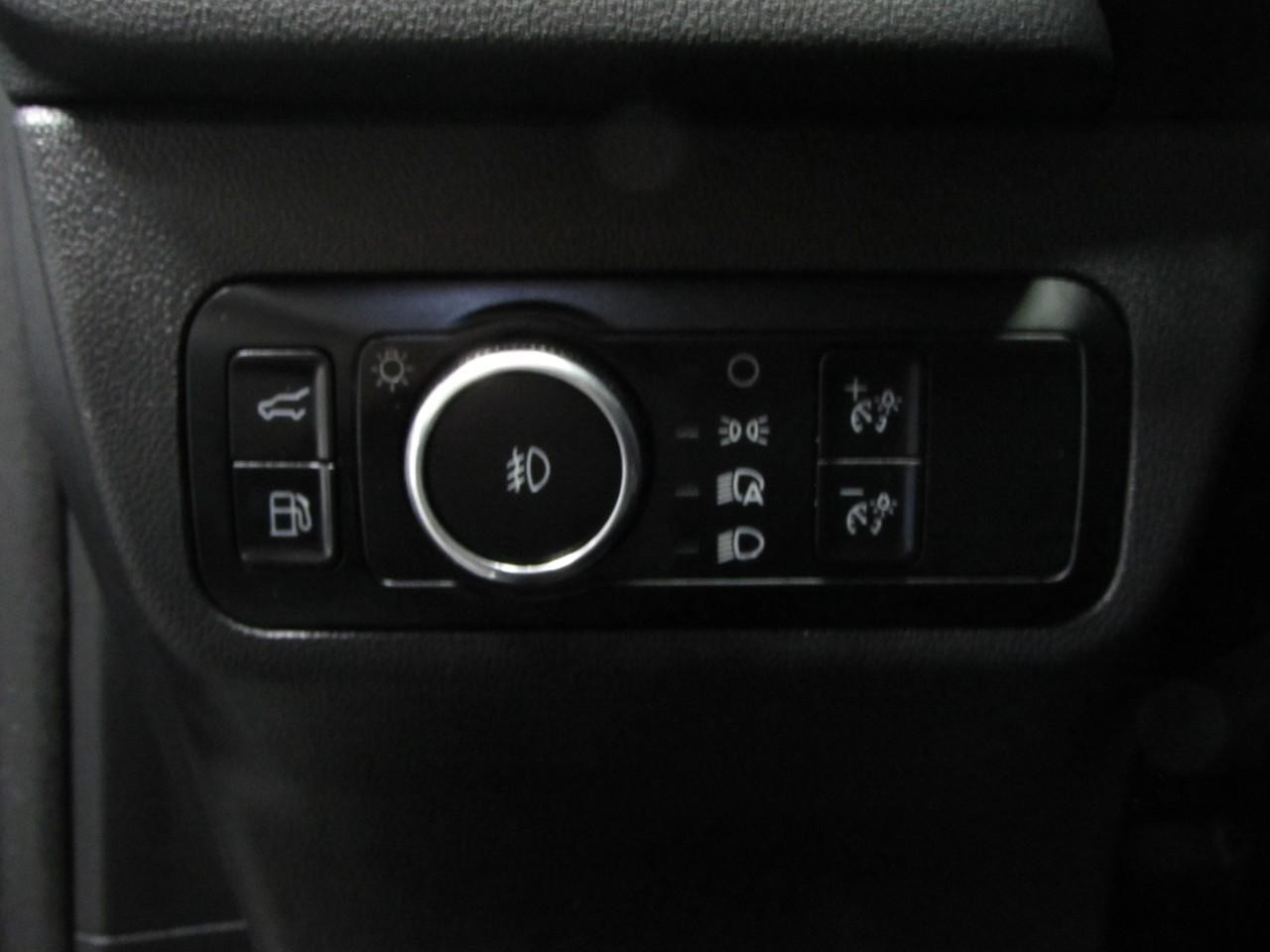 Ford Escape Plug-In Hybrid Vehicle Full-screen Gallery Image 23