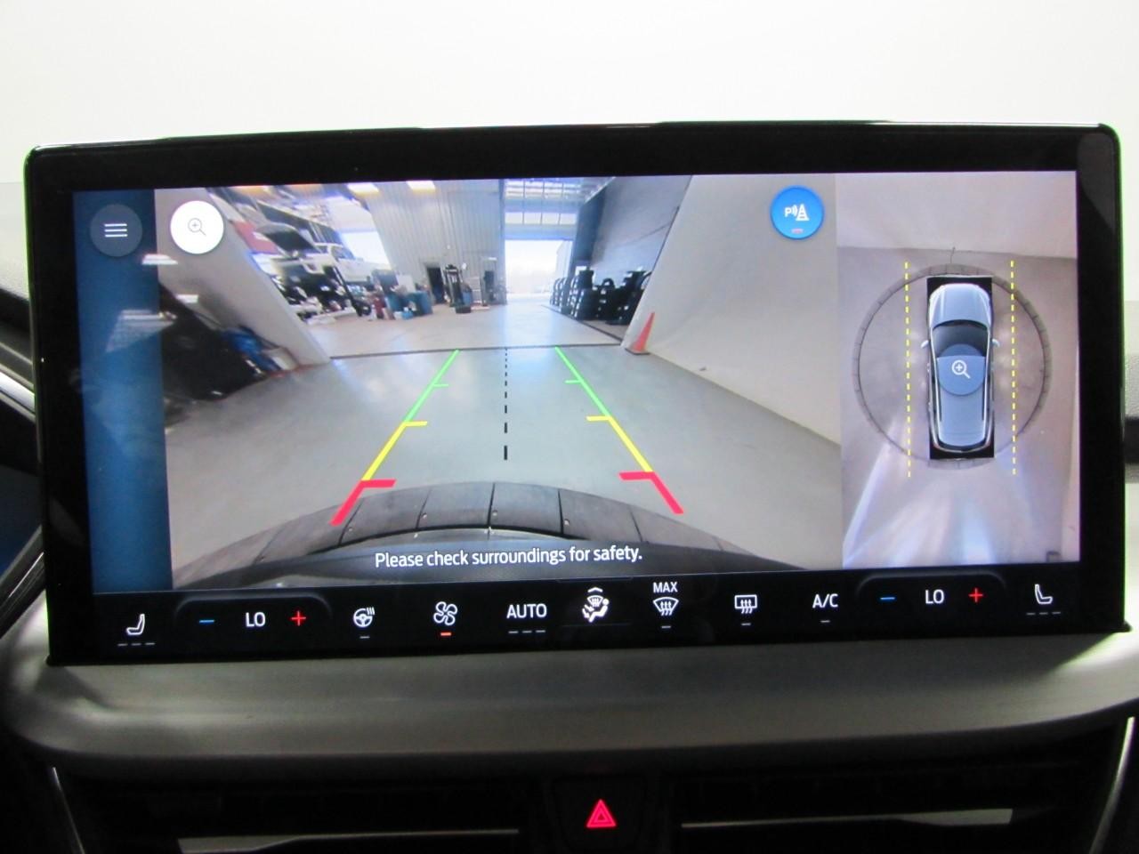 Ford Escape Plug-In Hybrid Vehicle Full-screen Gallery Image 29