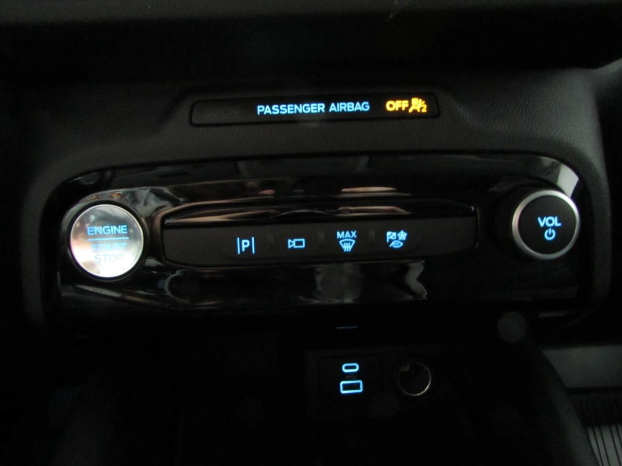 Ford Escape Plug-In Hybrid Vehicle Full-screen Gallery Image 30