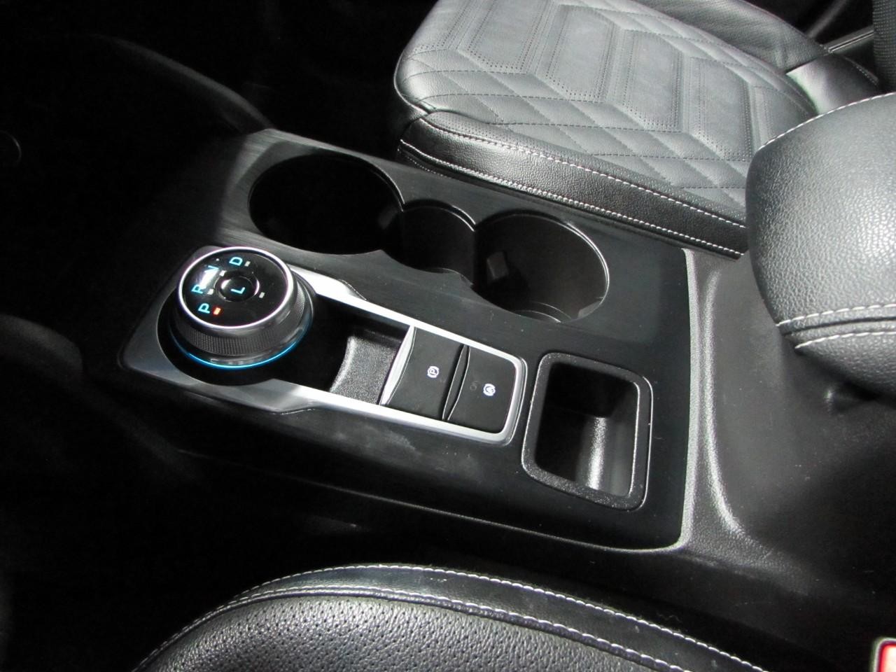 Ford Escape Plug-In Hybrid Vehicle Full-screen Gallery Image 31