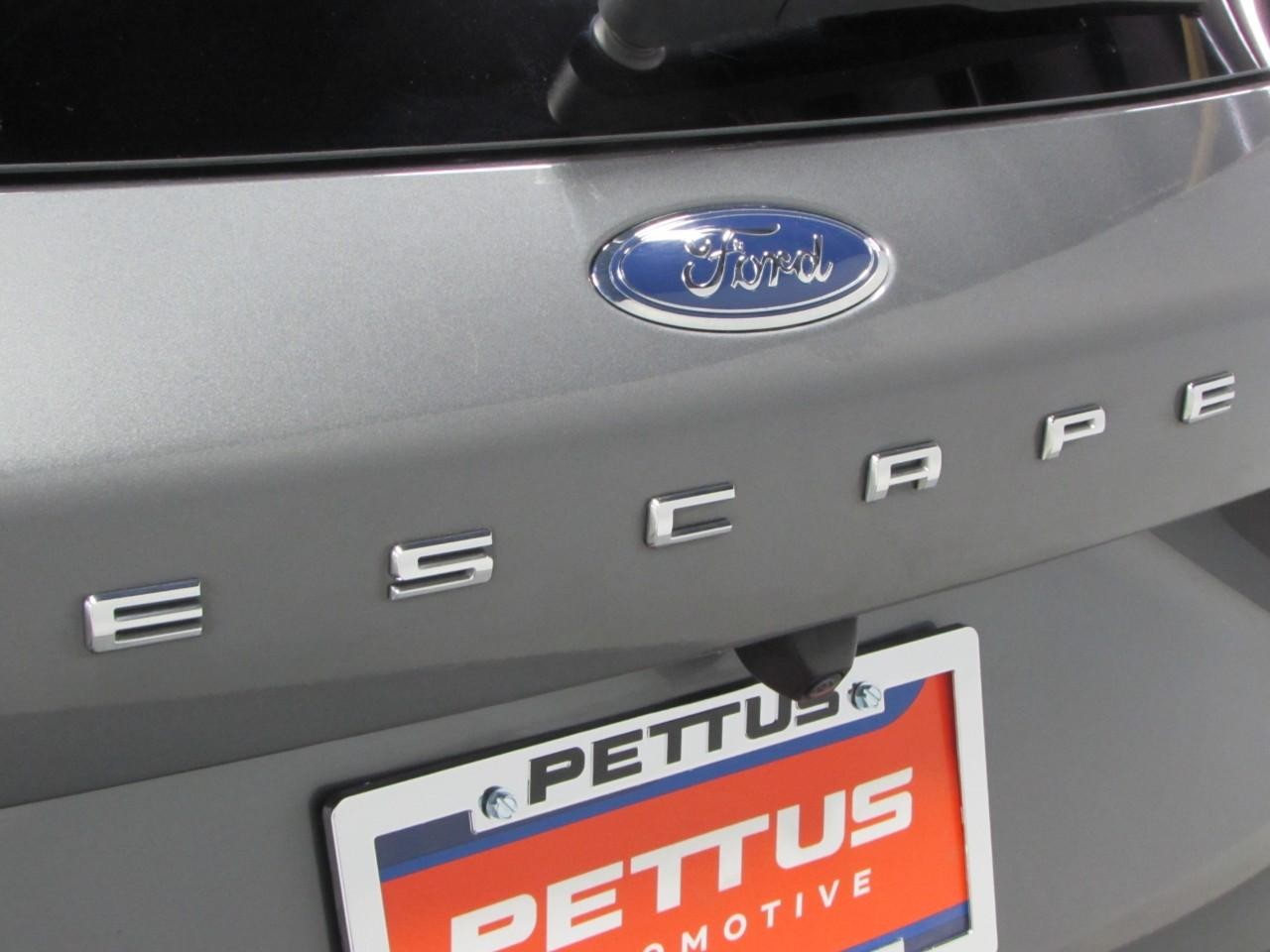 Ford Escape Plug-In Hybrid Vehicle Full-screen Gallery Image 32