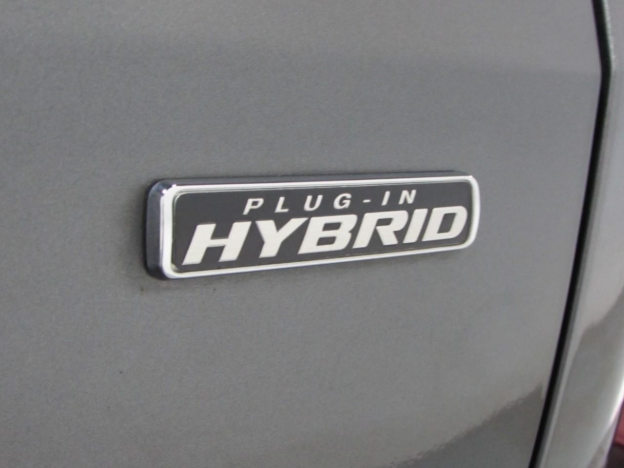 Ford Escape Plug-In Hybrid Vehicle Full-screen Gallery Image 33