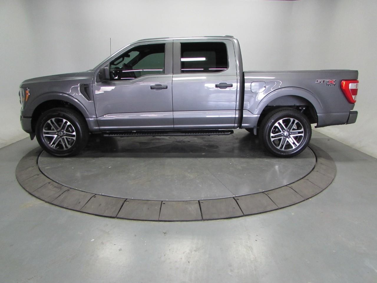 Ford F-150 Vehicle Full-screen Gallery Image 04