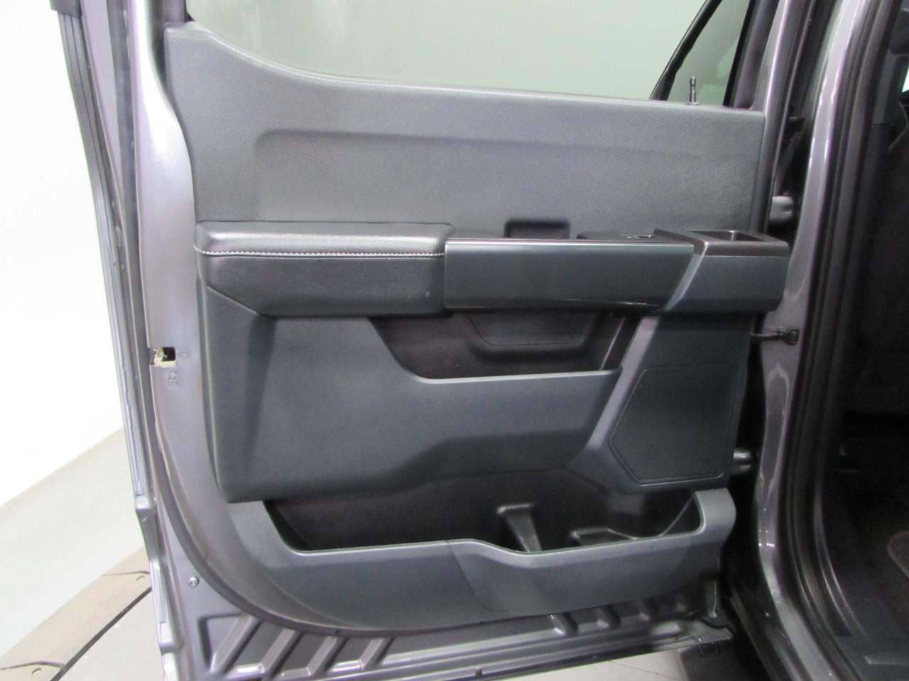 Ford F-150 Vehicle Full-screen Gallery Image 14