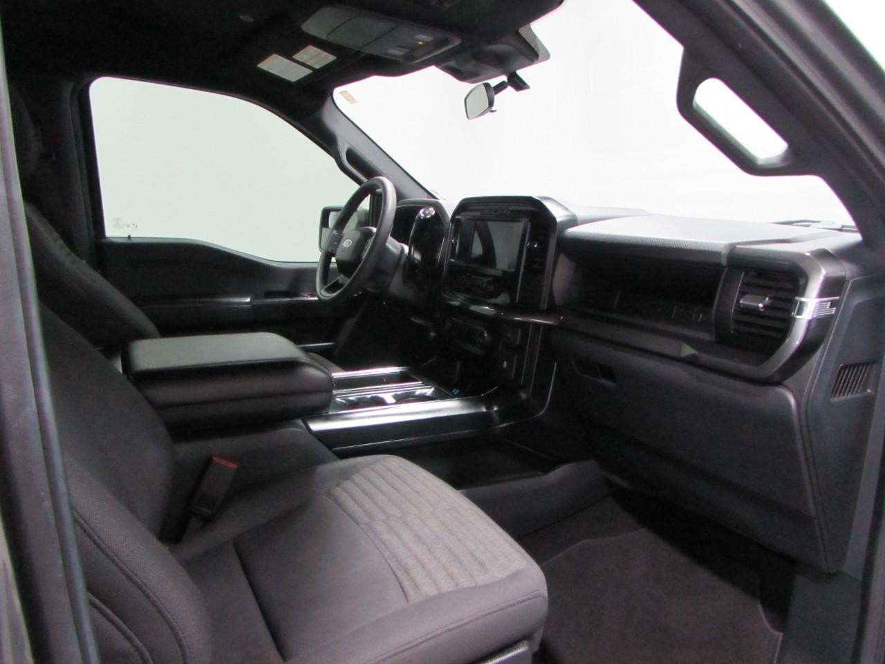 Ford F-150 Vehicle Full-screen Gallery Image 17