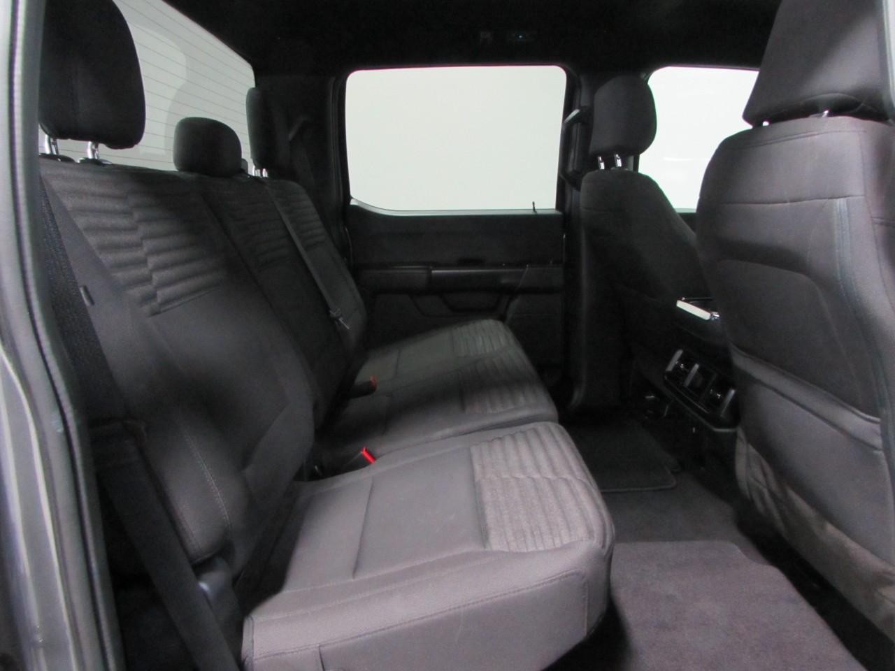 Ford F-150 Vehicle Full-screen Gallery Image 19