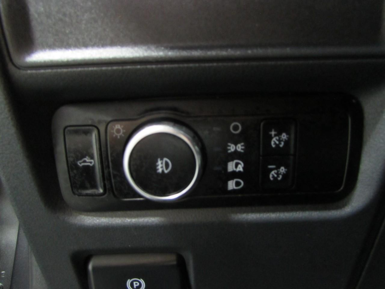 Ford F-150 Vehicle Full-screen Gallery Image 22