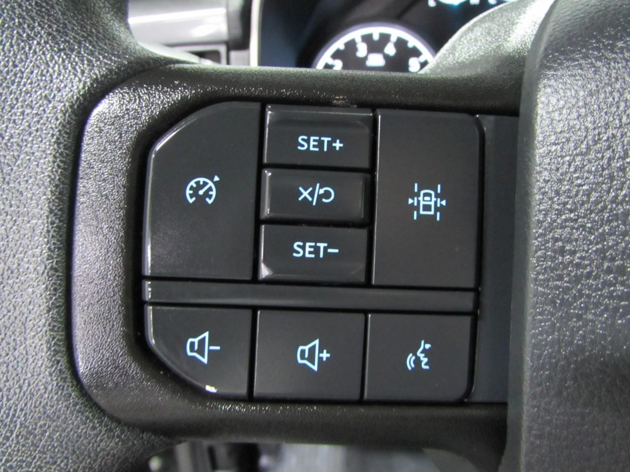 Ford F-150 Vehicle Full-screen Gallery Image 24