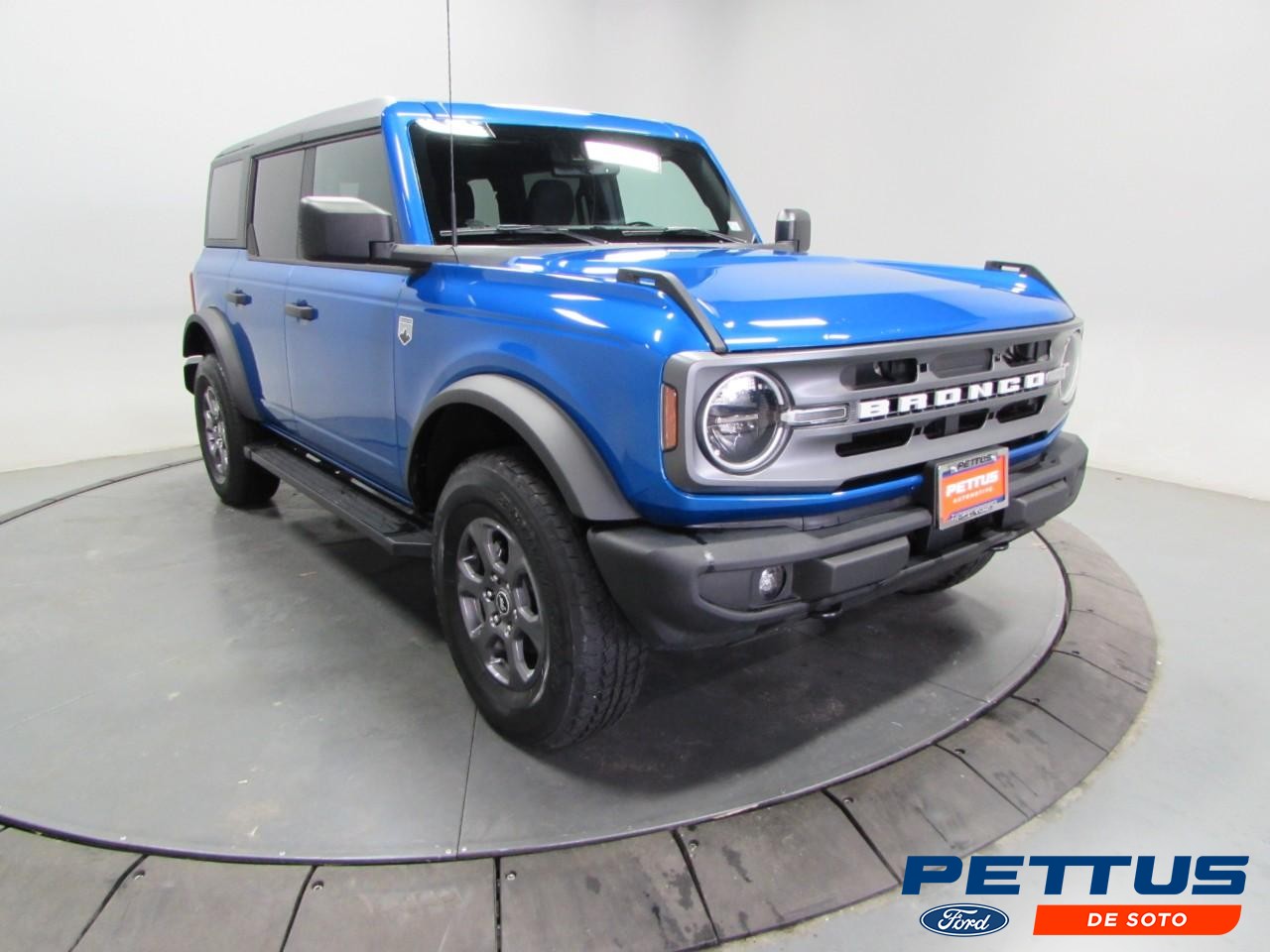 Ford Bronco Vehicle Full-screen Gallery Image 01