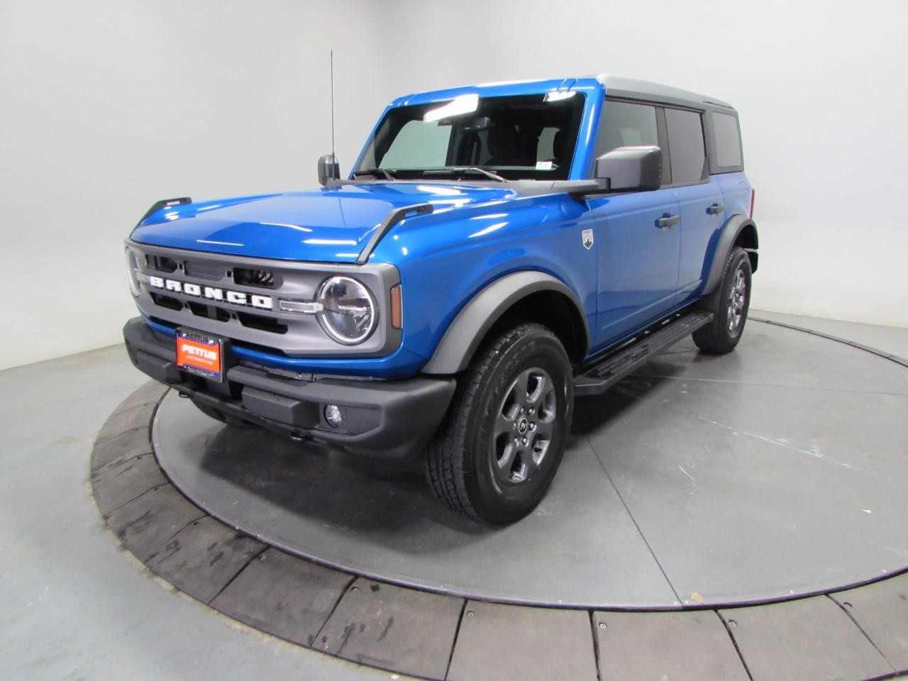Ford Bronco Vehicle Full-screen Gallery Image 03
