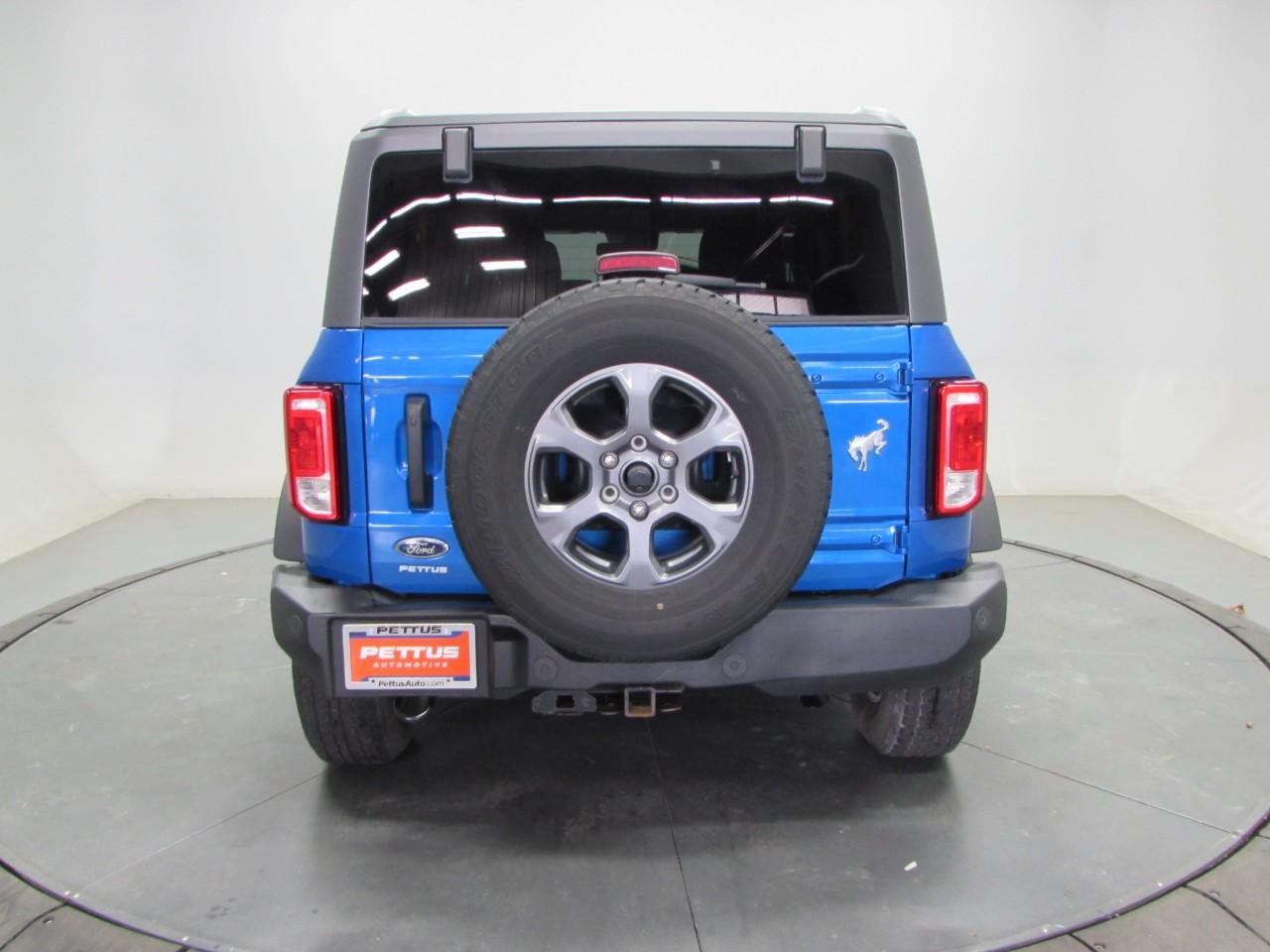 Ford Bronco Vehicle Full-screen Gallery Image 06