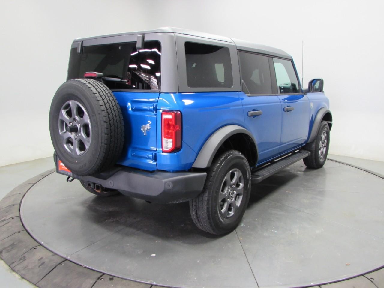 Ford Bronco Vehicle Full-screen Gallery Image 07