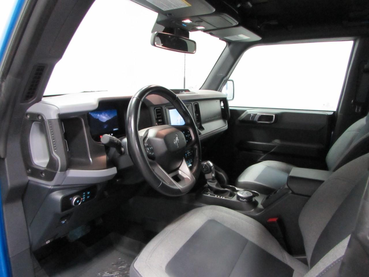 Ford Bronco Vehicle Full-screen Gallery Image 13