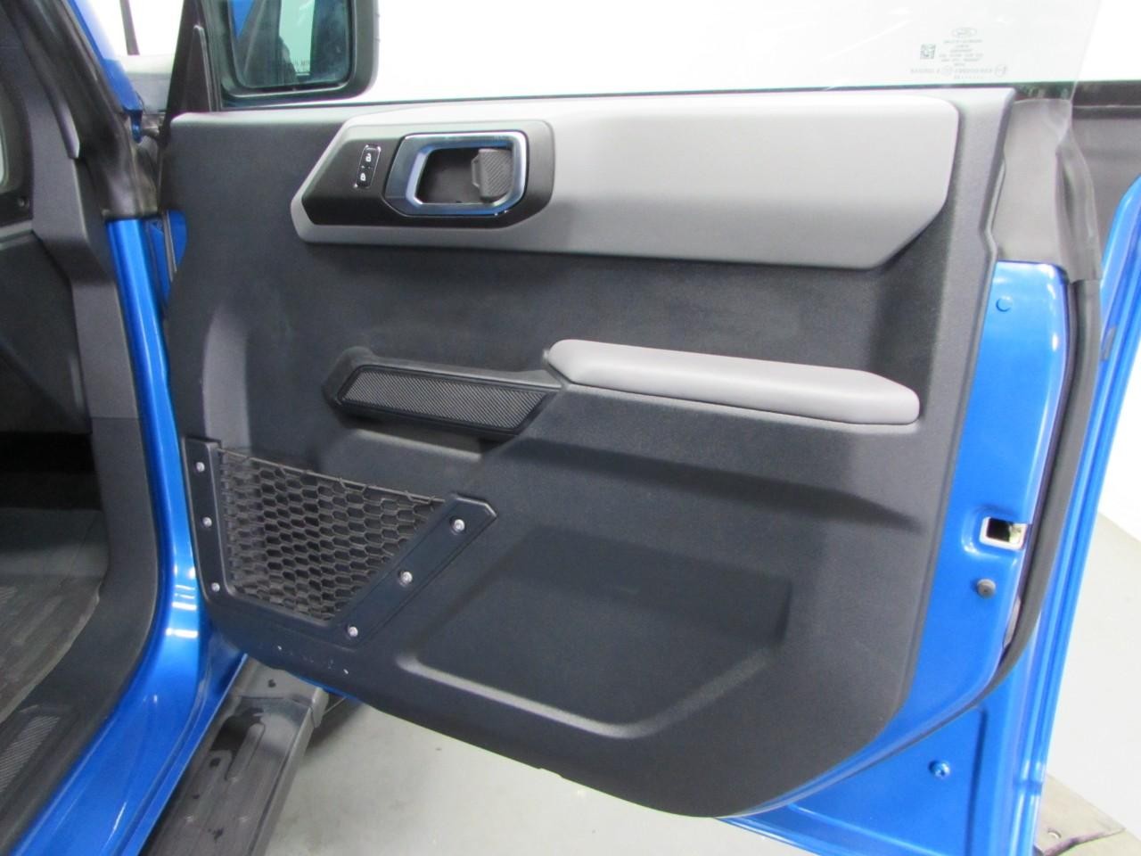 Ford Bronco Vehicle Full-screen Gallery Image 16