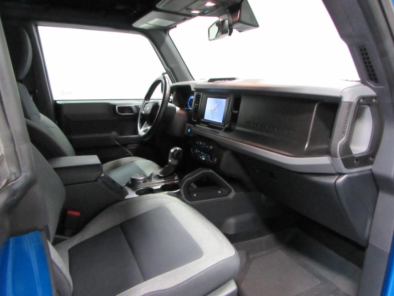 Ford Bronco Vehicle Full-screen Gallery Image 17