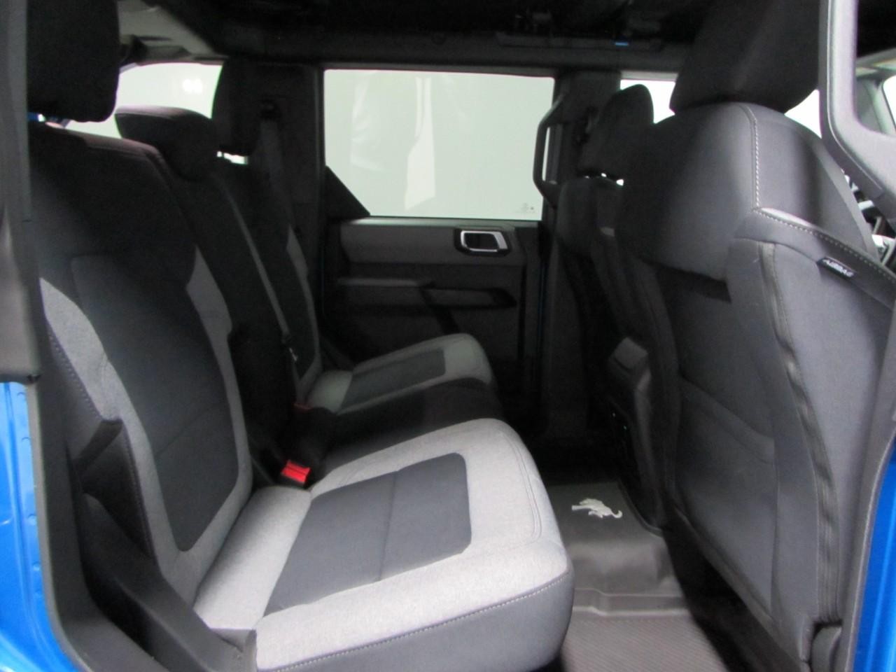 Ford Bronco Vehicle Full-screen Gallery Image 19