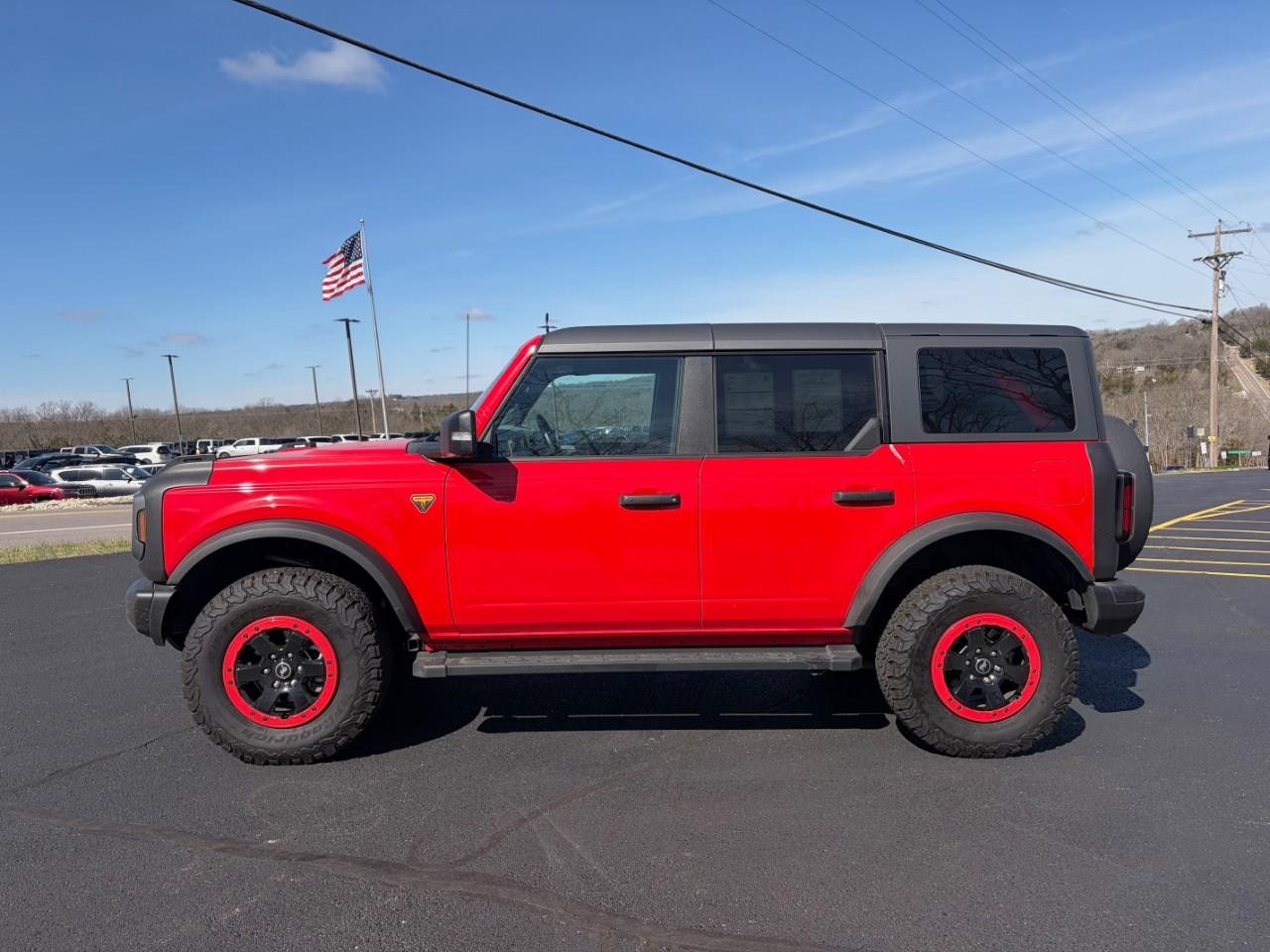 Ford Bronco Vehicle Full-screen Gallery Image 02