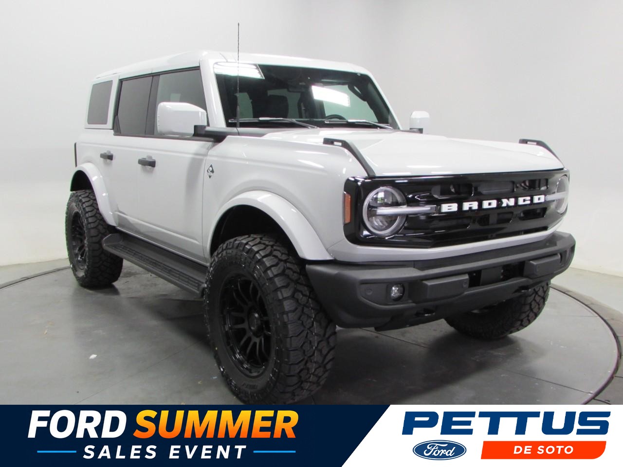 2026 Avalanche Gray Ford Bronco Outer Banks