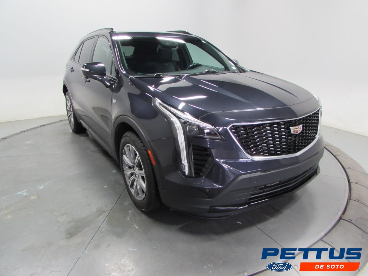 Cadillac XT4 Vehicle Full-screen Gallery Image 01