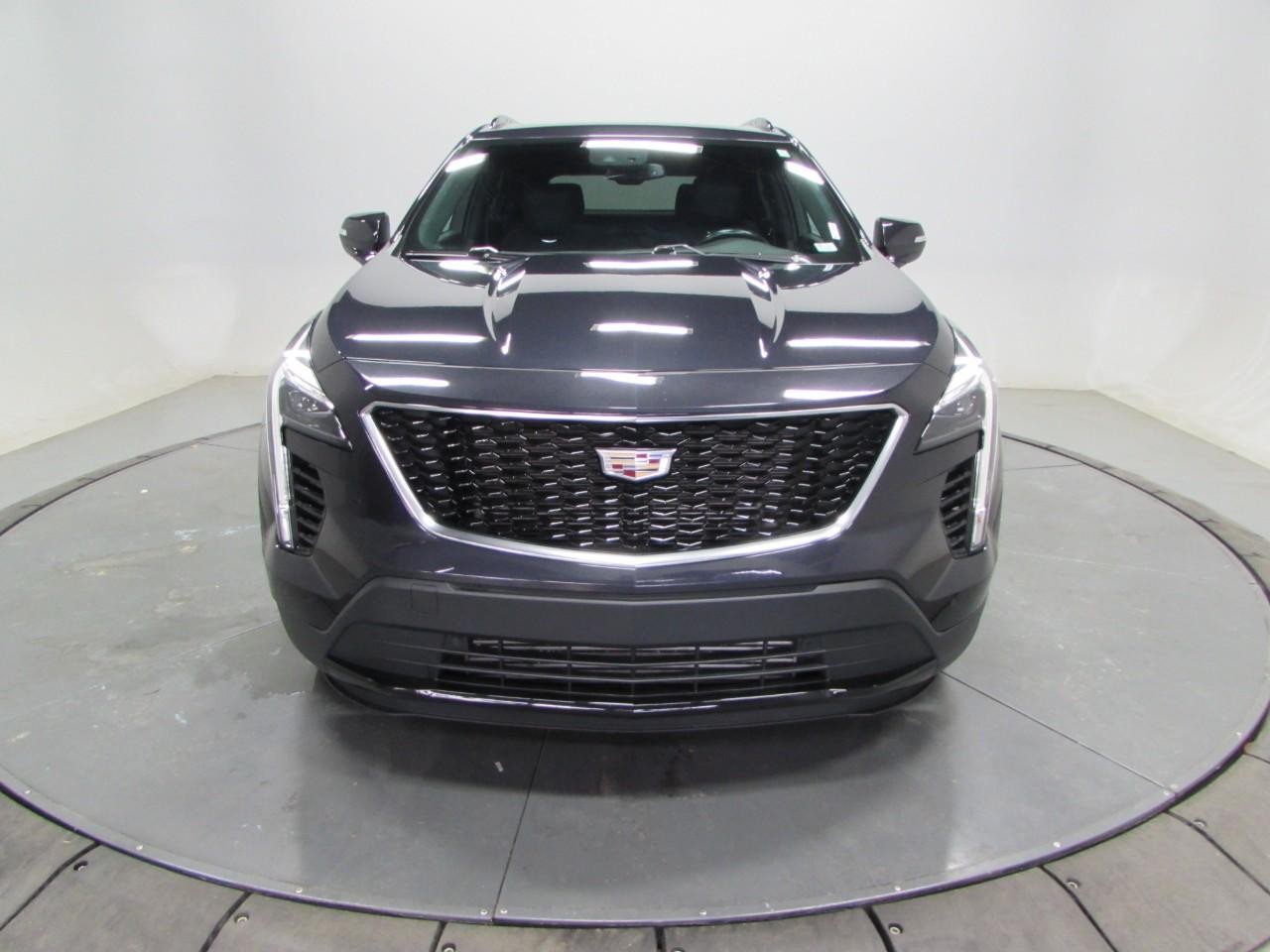 Cadillac XT4 Vehicle Full-screen Gallery Image 02