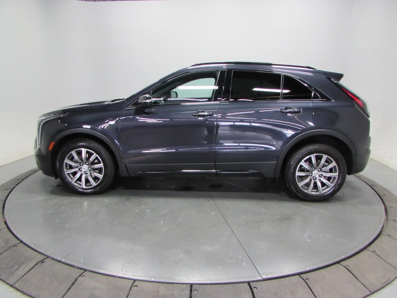 Cadillac XT4 Vehicle Full-screen Gallery Image 04