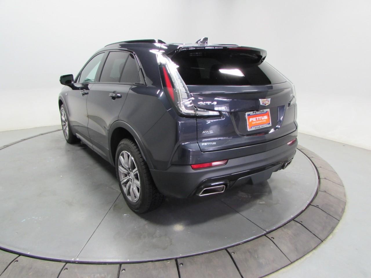 Cadillac XT4 Vehicle Full-screen Gallery Image 05