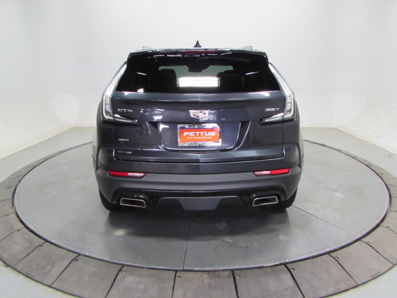 Cadillac XT4 Vehicle Full-screen Gallery Image 06