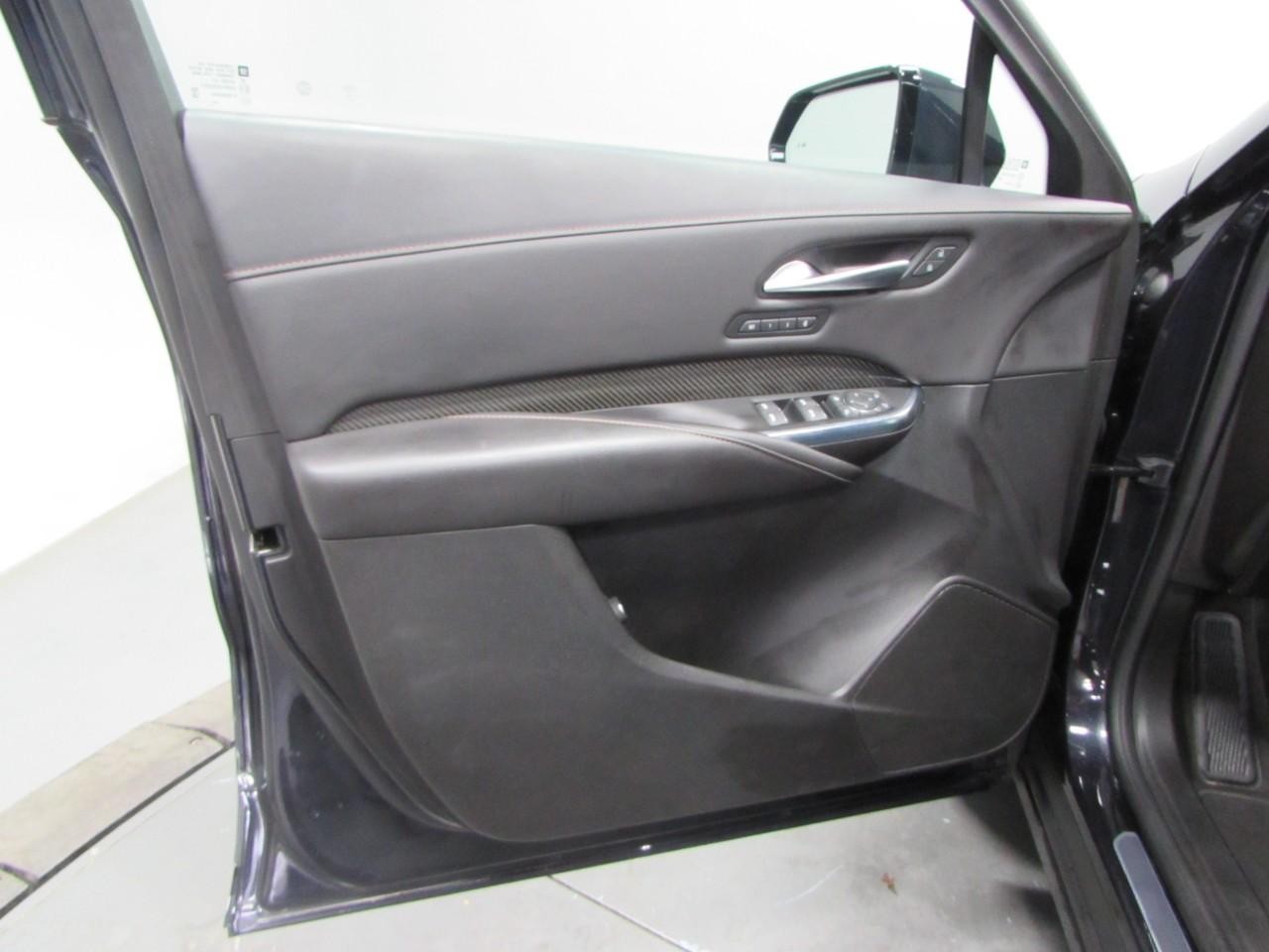 Cadillac XT4 Vehicle Full-screen Gallery Image 12