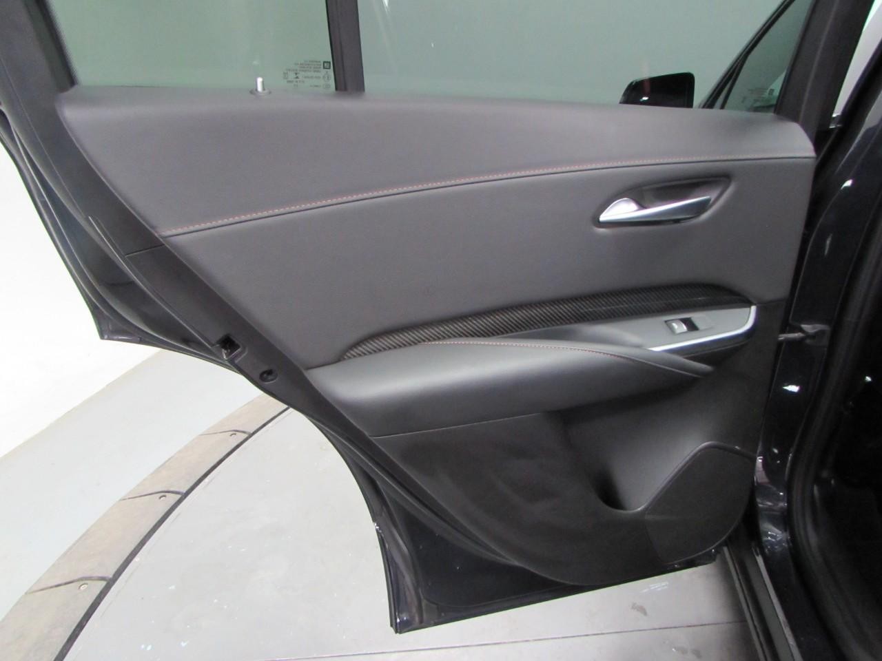 Cadillac XT4 Vehicle Full-screen Gallery Image 14