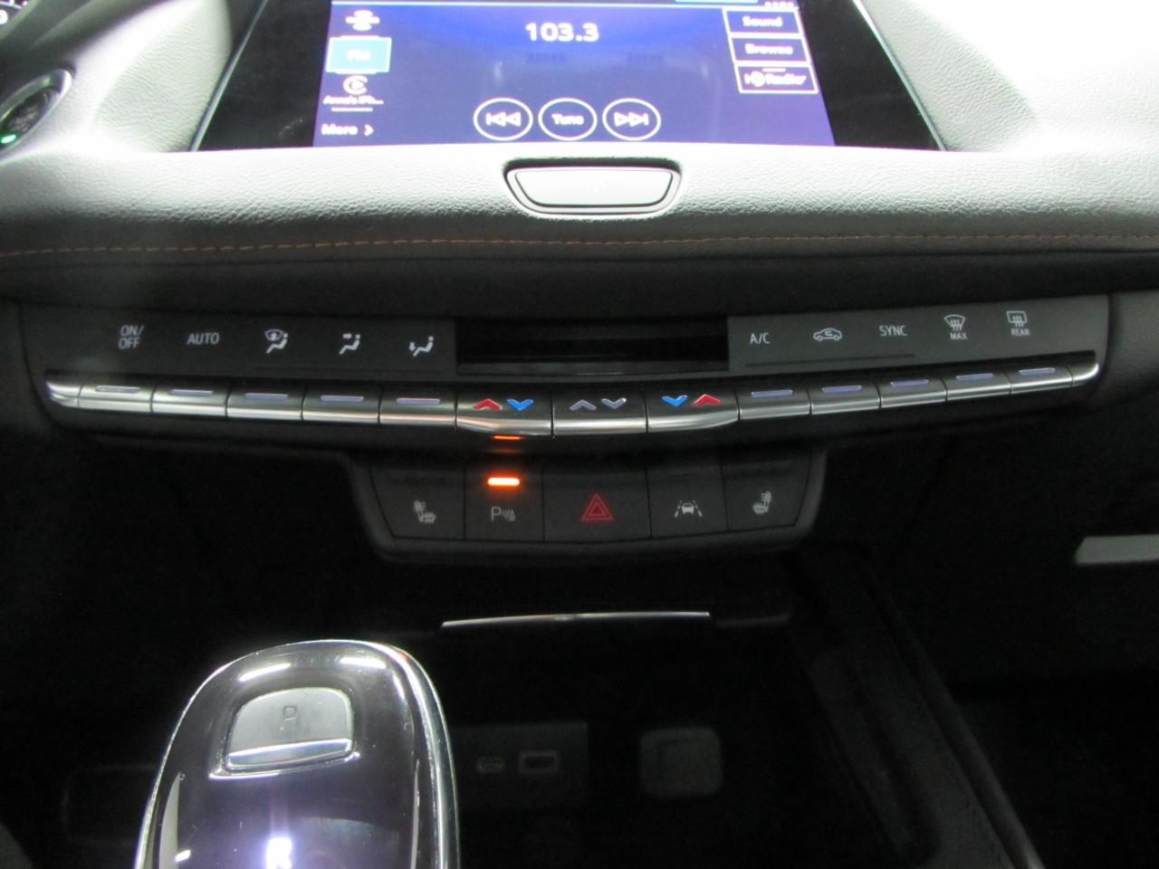Cadillac XT4 Vehicle Full-screen Gallery Image 29