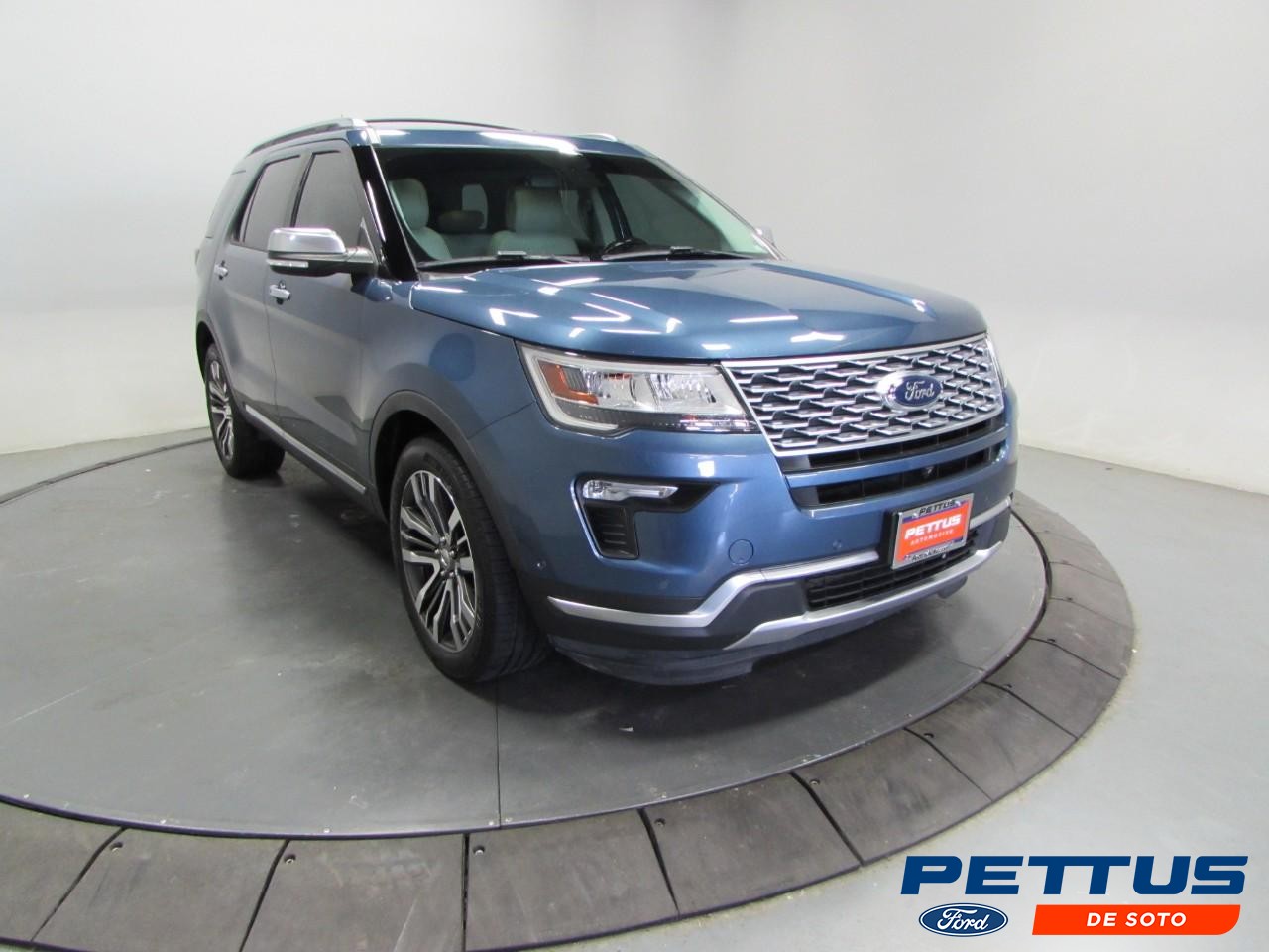 Ford Explorer Vehicle Full-screen Gallery Image 01