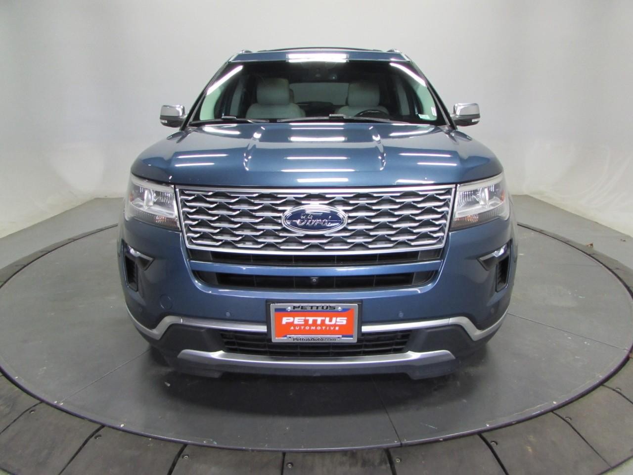Ford Explorer Vehicle Full-screen Gallery Image 02