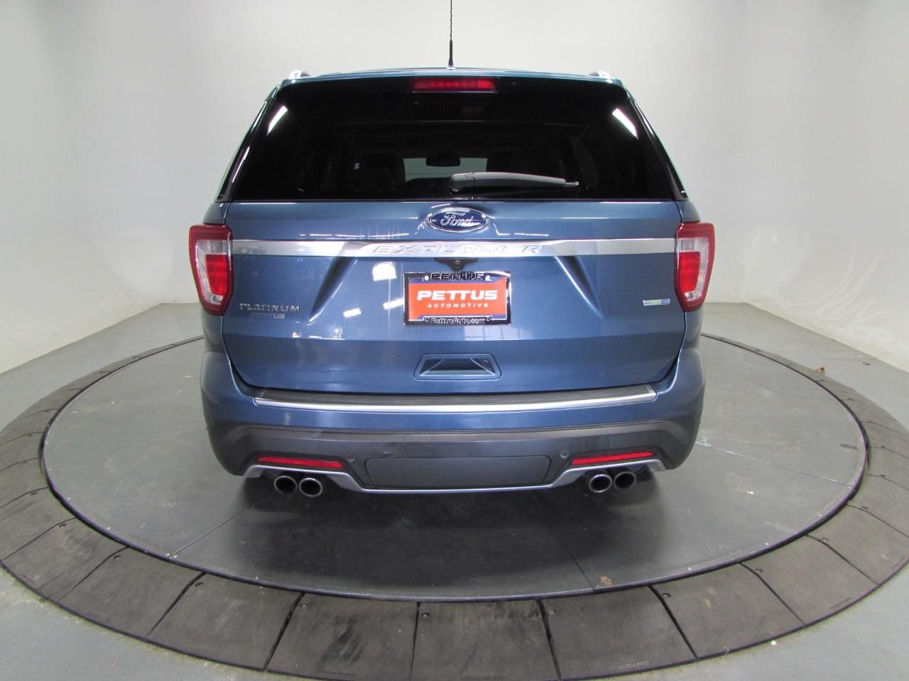 Ford Explorer Vehicle Full-screen Gallery Image 06