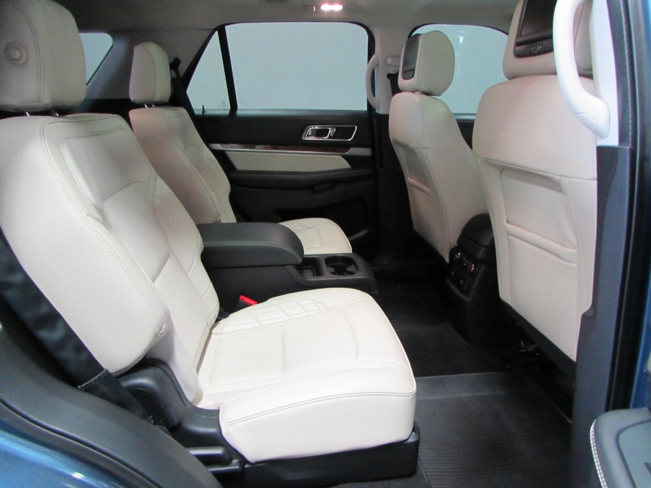 Ford Explorer Vehicle Full-screen Gallery Image 19